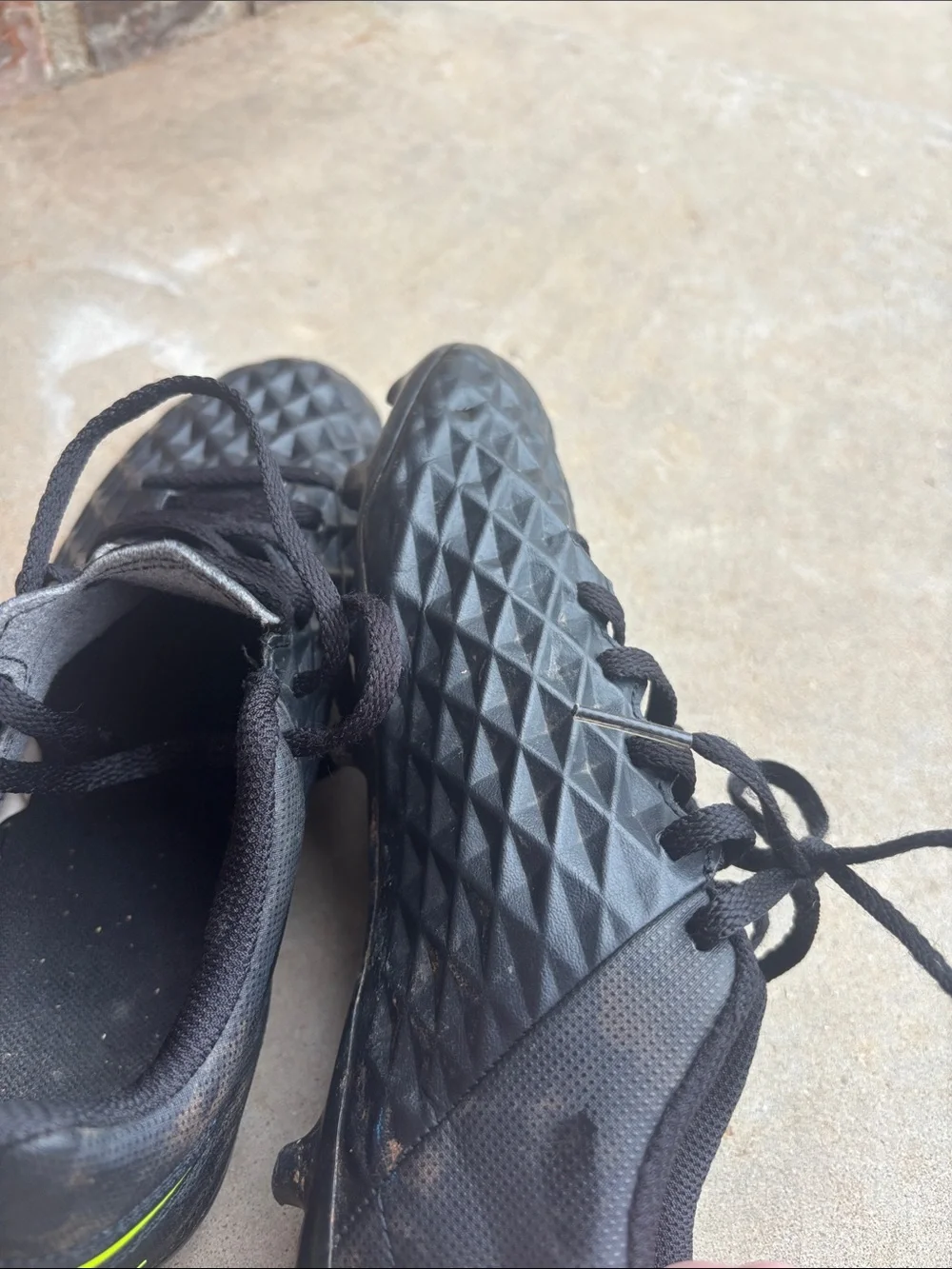 Nike Tiempo Legend 8 soccer cleats! Youth 4